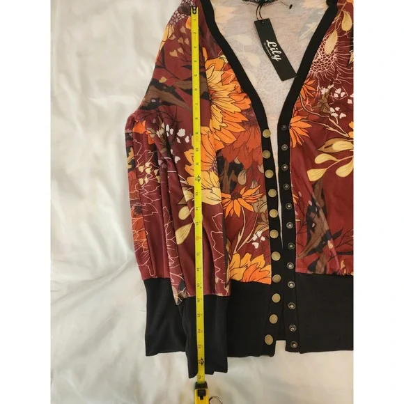 Lily by Firmiana Size L Multicolor Floral V-Neck Long Sleeve Cardigan. - Picture 10 of 11